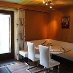 Gentiana Apartament *